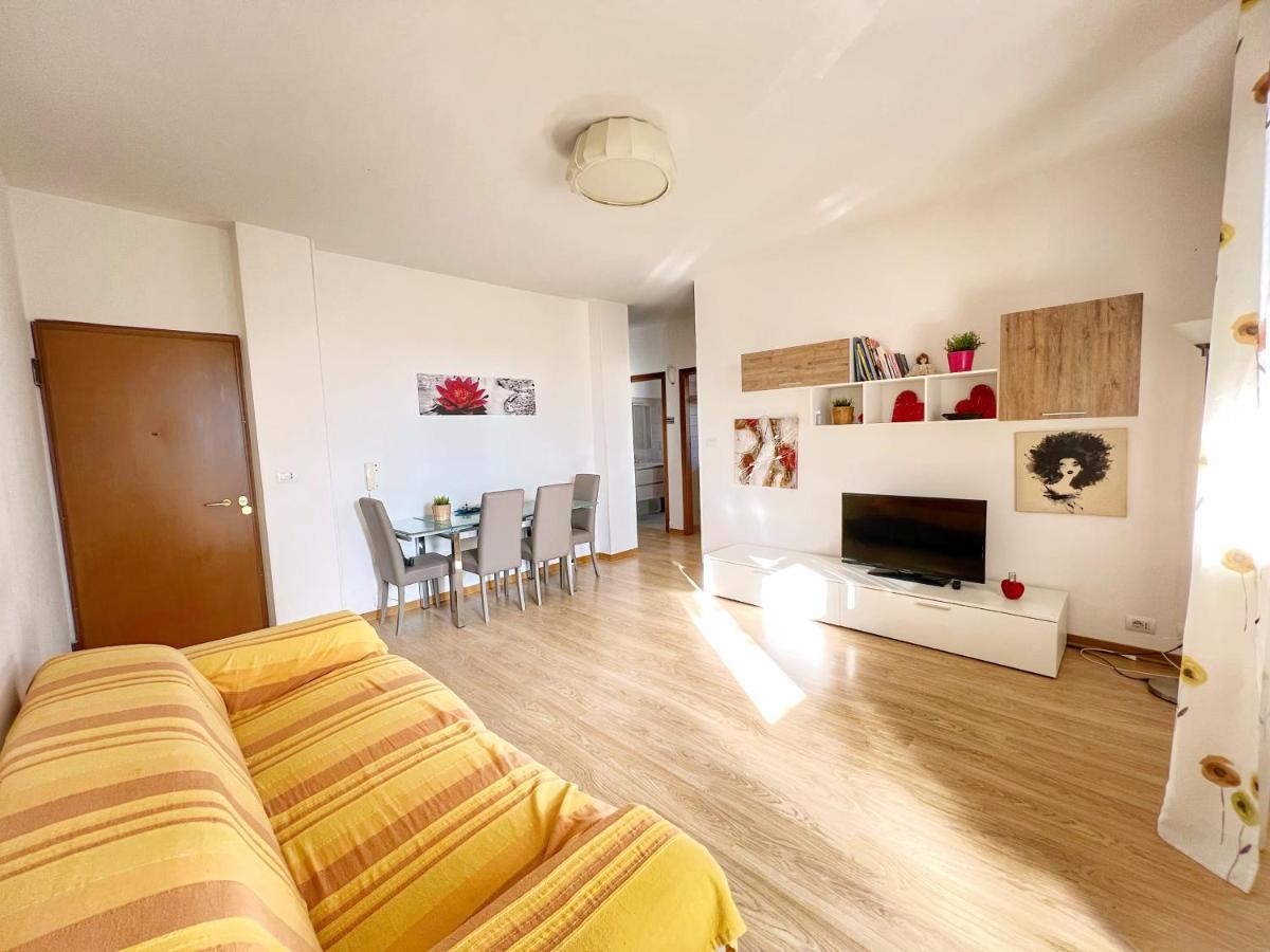Lovely Apartment A Due Passi Dal Mare Rimini Eksteriør bilde