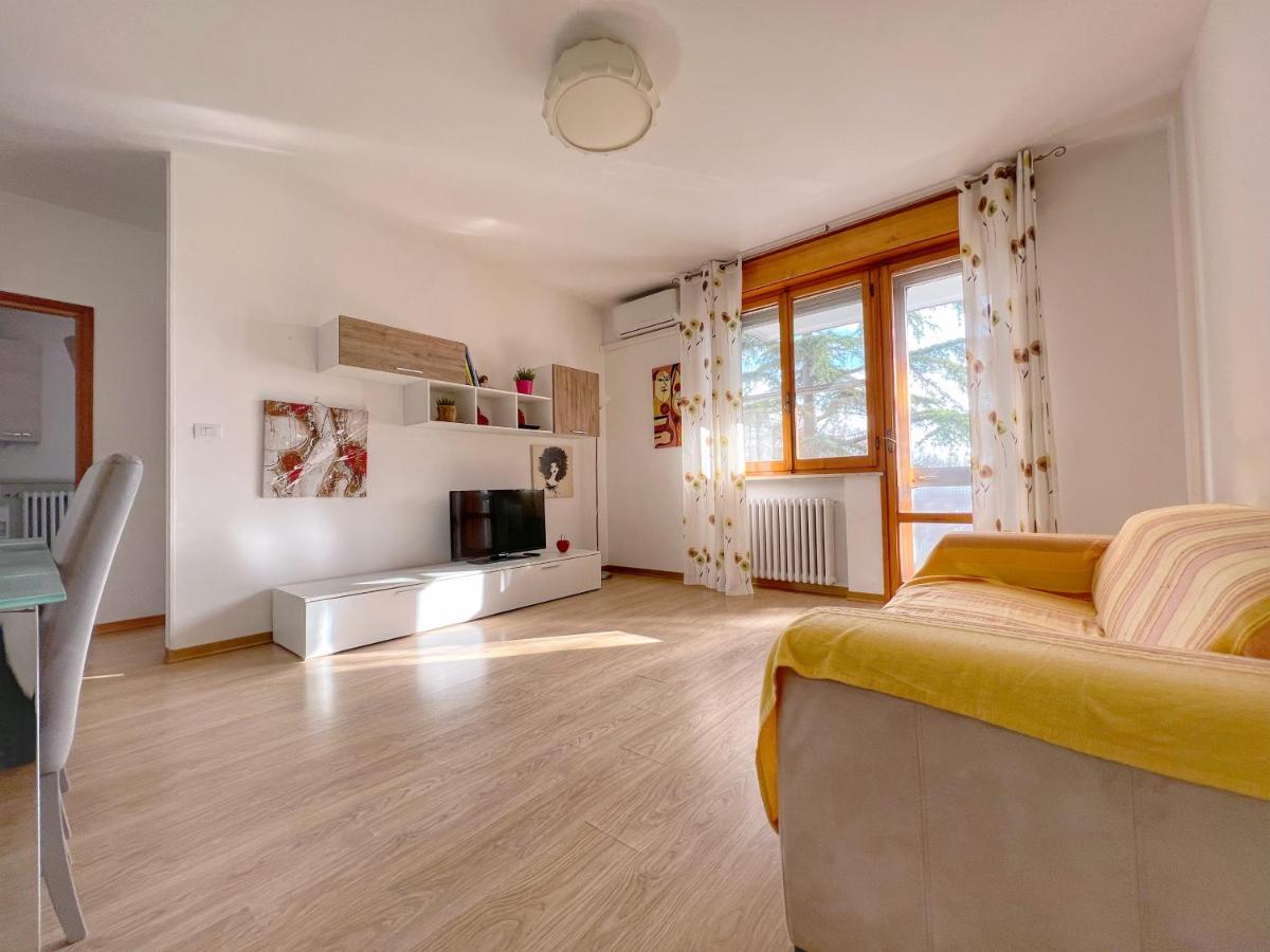Lovely Apartment A Due Passi Dal Mare Rimini Eksteriør bilde